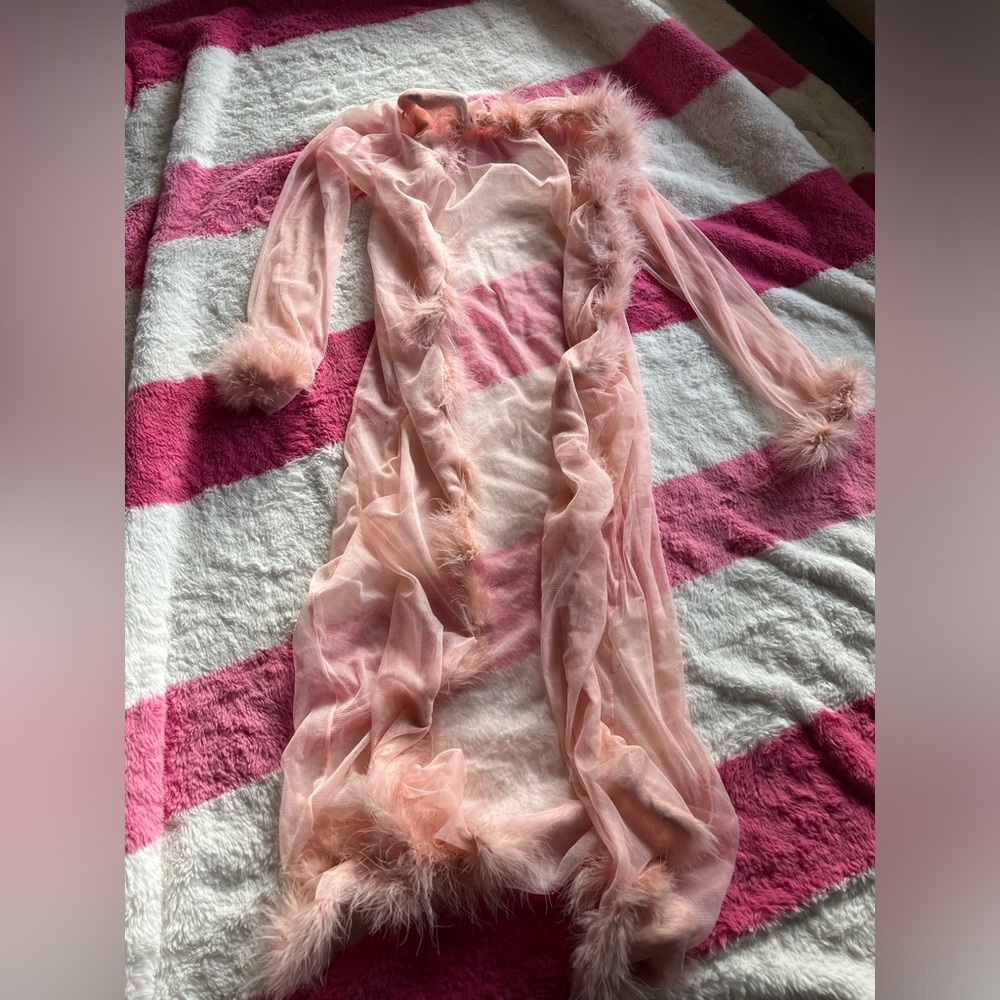 Pink feather trim mesh robe